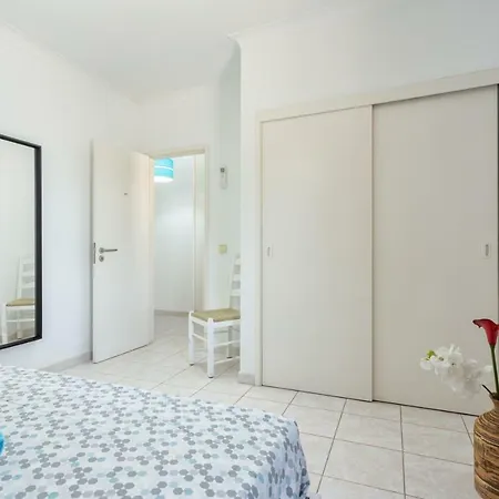 Fresh Sunny Flat With Pool & Terrace By Host Wise Apartmán *